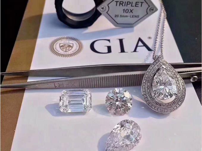 天然钻石与人造钻石的区别，天然钻石到底是真钻还是假货？